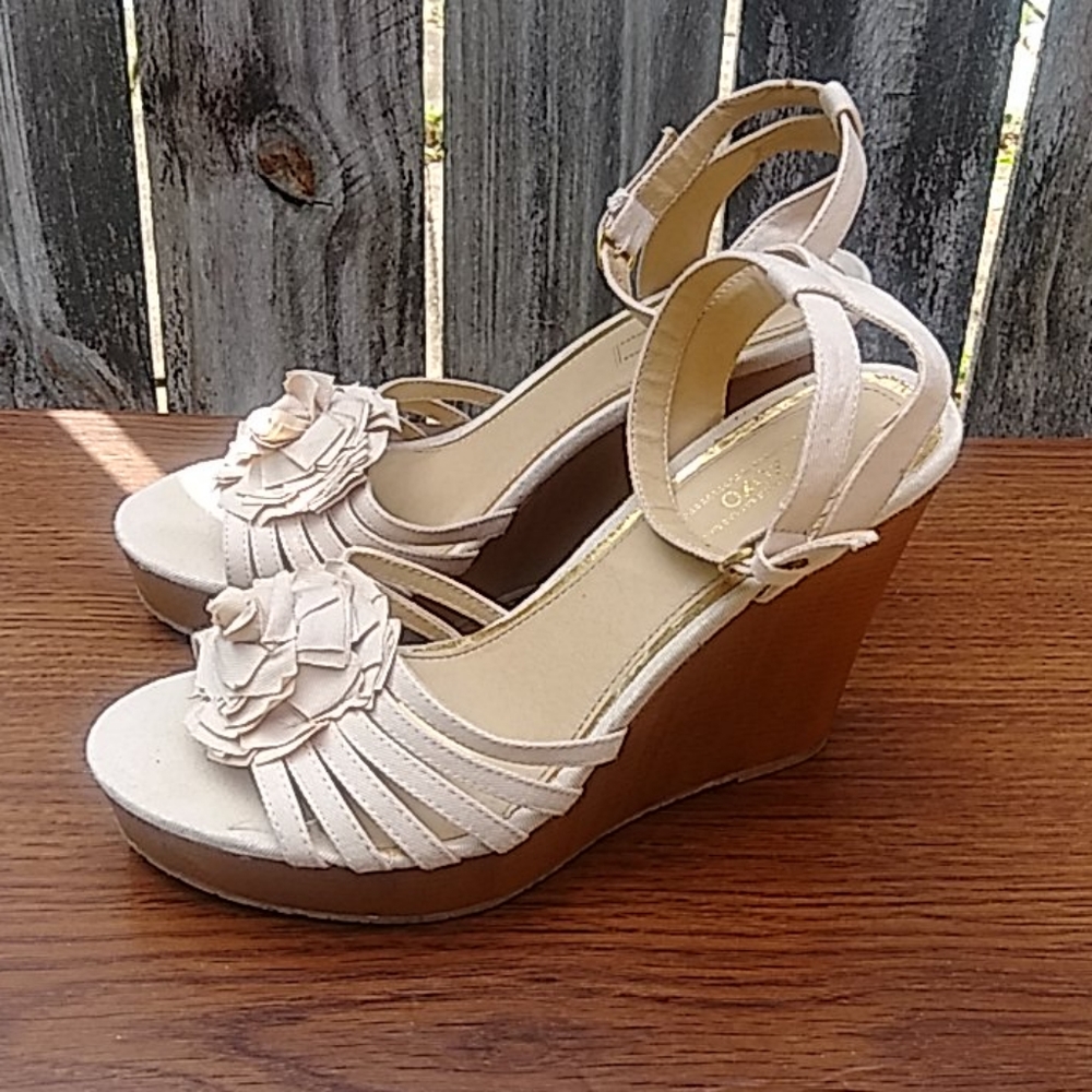 ❤Xoxo Cream Ankle Strap Wood Wedges Size 8.5